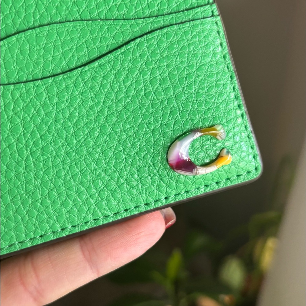 Authentic COACHTOPIA Green Leather zip top Card Holder with keychain - Picture 3 of 9